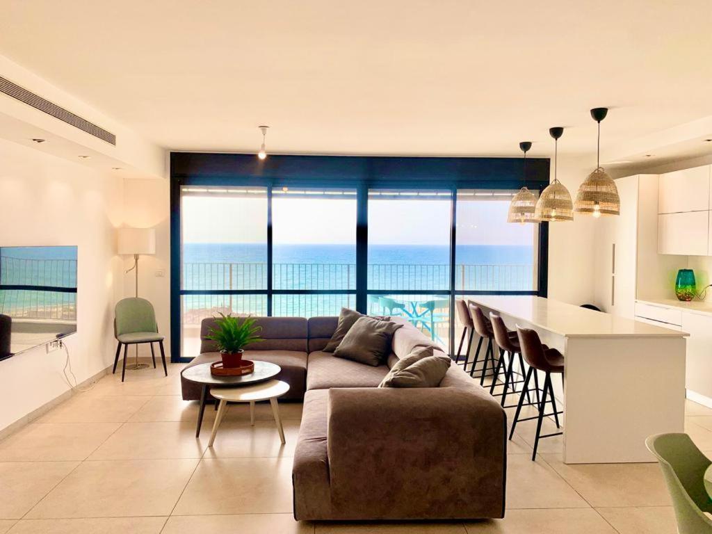 Beach Place Apartments Хайфа Экстерьер фото